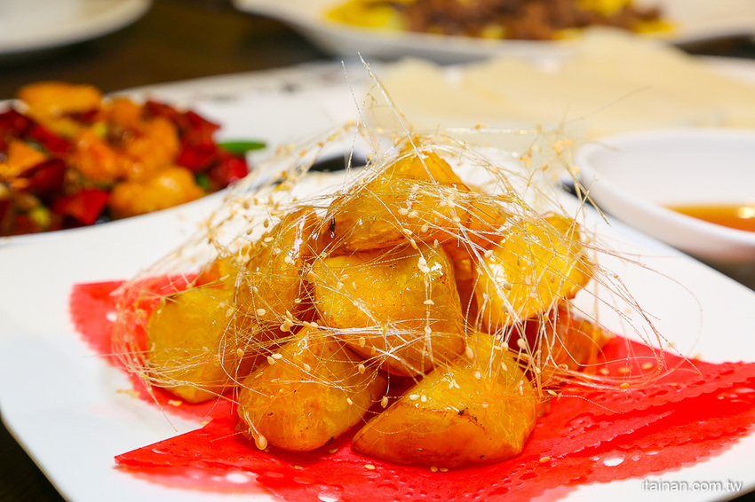 台南安平餐廳｜另類火鍋吃法!!『老廣粵-花雕雞創意坊』不用飛廣東也能吃的到正宗花雕雞一鍋三吃