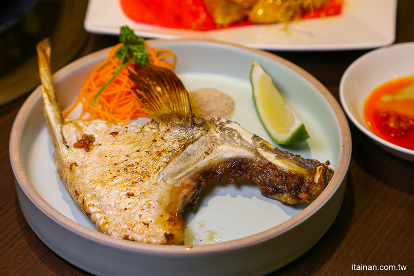 台南安平餐廳｜另類火鍋吃法!!『老廣粵-花雕雞創意坊』不用飛廣東也能吃的到正宗花雕雞一鍋三吃