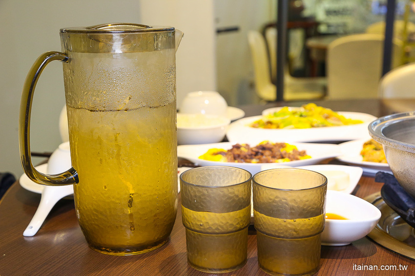 台南安平餐廳｜另類火鍋吃法!!『老廣粵-花雕雞創意坊』不用飛廣東也能吃的到正宗花雕雞一鍋三吃