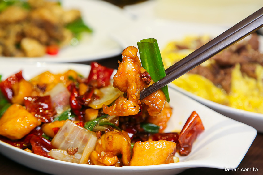 台南安平餐廳｜另類火鍋吃法!!『老廣粵-花雕雞創意坊』不用飛廣東也能吃的到正宗花雕雞一鍋三吃