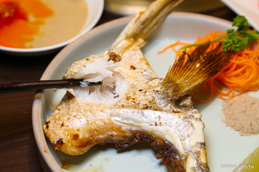 台南安平餐廳｜另類火鍋吃法!!『老廣粵-花雕雞創意坊』不用飛廣東也能吃的到正宗花雕雞一鍋三吃