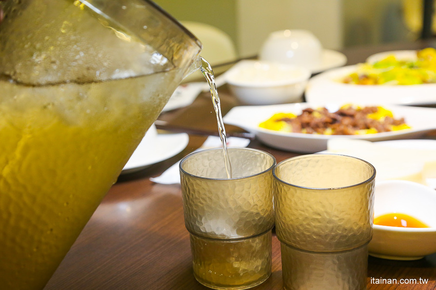 台南安平餐廳｜另類火鍋吃法!!『老廣粵-花雕雞創意坊』不用飛廣東也能吃的到正宗花雕雞一鍋三吃