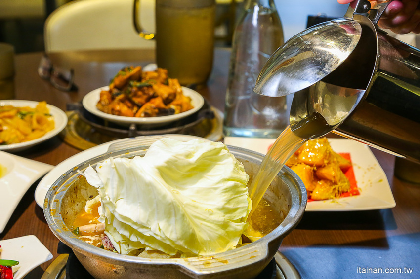 台南安平餐廳｜另類火鍋吃法!!『老廣粵-花雕雞創意坊』不用飛廣東也能吃的到正宗花雕雞一鍋三吃