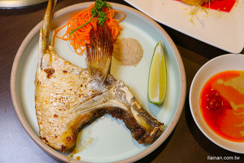 台南安平餐廳｜另類火鍋吃法!!『老廣粵-花雕雞創意坊』不用飛廣東也能吃的到正宗花雕雞一鍋三吃