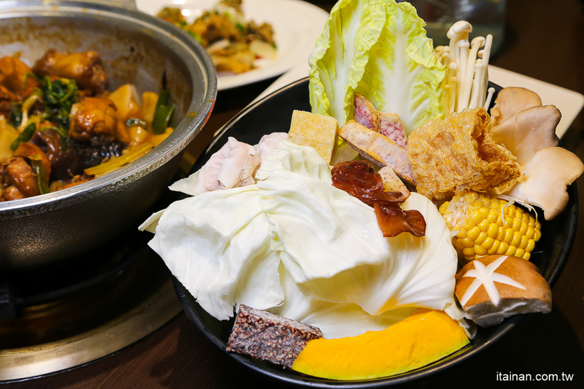 台南安平餐廳｜另類火鍋吃法!!『老廣粵-花雕雞創意坊』不用飛廣東也能吃的到正宗花雕雞一鍋三吃