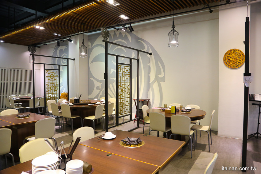 台南安平餐廳｜另類火鍋吃法!!『老廣粵-花雕雞創意坊』不用飛廣東也能吃的到正宗花雕雞一鍋三吃