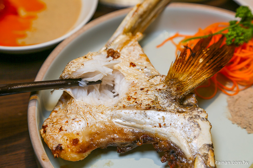 台南安平餐廳｜另類火鍋吃法!!『老廣粵-花雕雞創意坊』不用飛廣東也能吃的到正宗花雕雞一鍋三吃