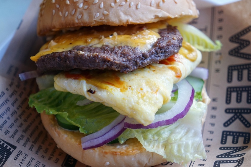 超級厚切牛肉起司蛋堡