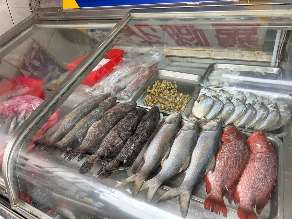 台生蚵仔煎|彰化芳苑鮮蚵小吃，我們在王功錯過了滿滿鮮蚵的古早味蚵仔煎 @果果愛Fruitlove