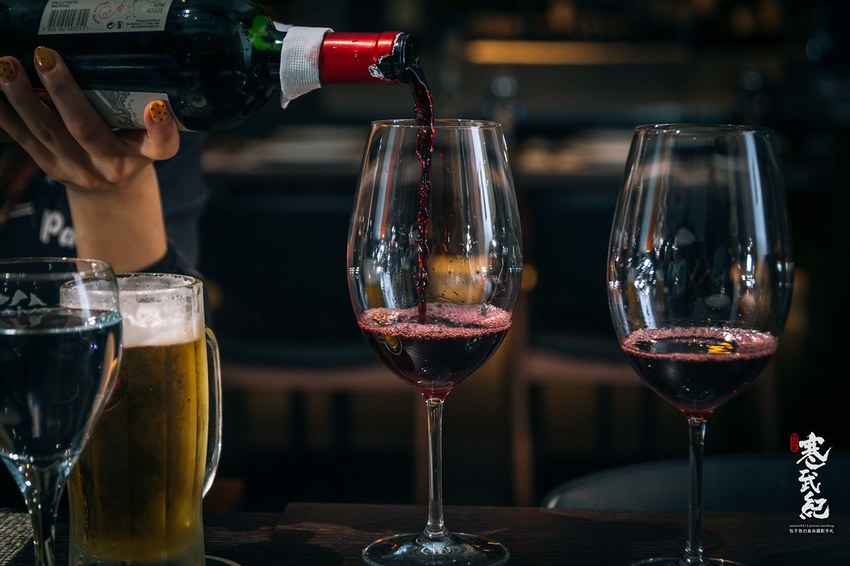 【中肯‧食記】二訪！閑閑餐酒館．捷運南京三民站｜飯店主廚創意Fusion料理．空間浪漫環境絕美．松山推薦餐酒館！