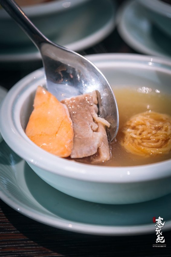 【中肯‧食記】二訪！閑閑餐酒館．捷運南京三民站｜飯店主廚創意Fusion料理．空間浪漫環境絕美．松山推薦餐酒館！