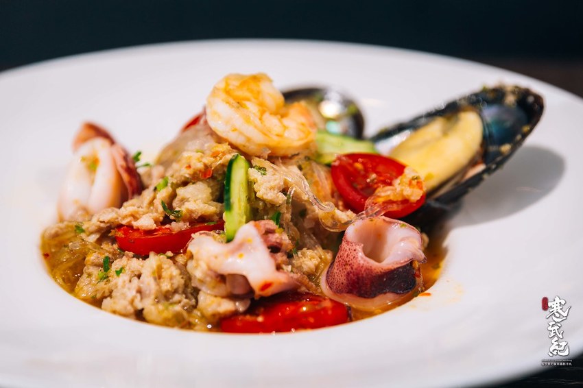 【中肯‧食記】二訪！閑閑餐酒館．捷運南京三民站｜飯店主廚創意Fusion料理．空間浪漫環境絕美．松山推薦餐酒館！