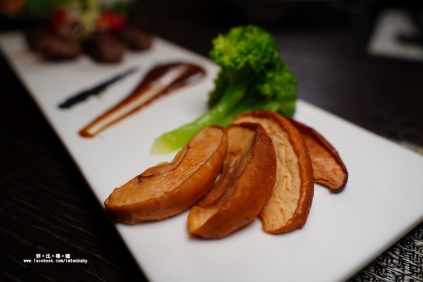 閑閑餐酒館：【台北松山美食】閑閑餐酒館 融合中西餐的烹調精髓 拼出創意新滋味 高質感松山餐酒館推薦 捷運南京三民站