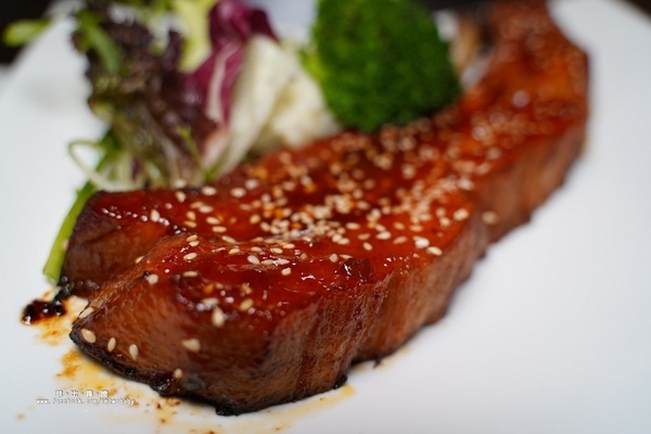 閑閑餐酒館：【台北松山美食】閑閑餐酒館 融合中西餐的烹調精髓 拼出創意新滋味 高質感松山餐酒館推薦 捷運南京三民站