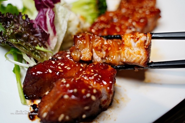 閑閑餐酒館：【台北松山美食】閑閑餐酒館 融合中西餐的烹調精髓 拼出創意新滋味 高質感松山餐酒館推薦 捷運南京三民站