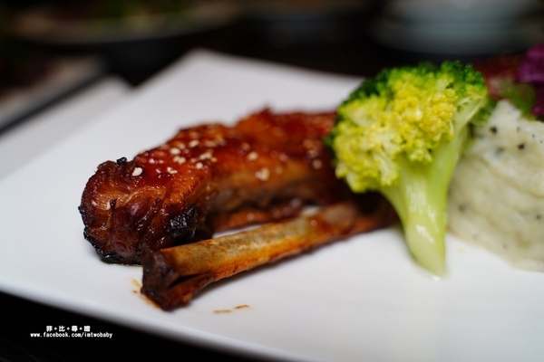 閑閑餐酒館：【台北松山美食】閑閑餐酒館 融合中西餐的烹調精髓 拼出創意新滋味 高質感松山餐酒館推薦 捷運南京三民站