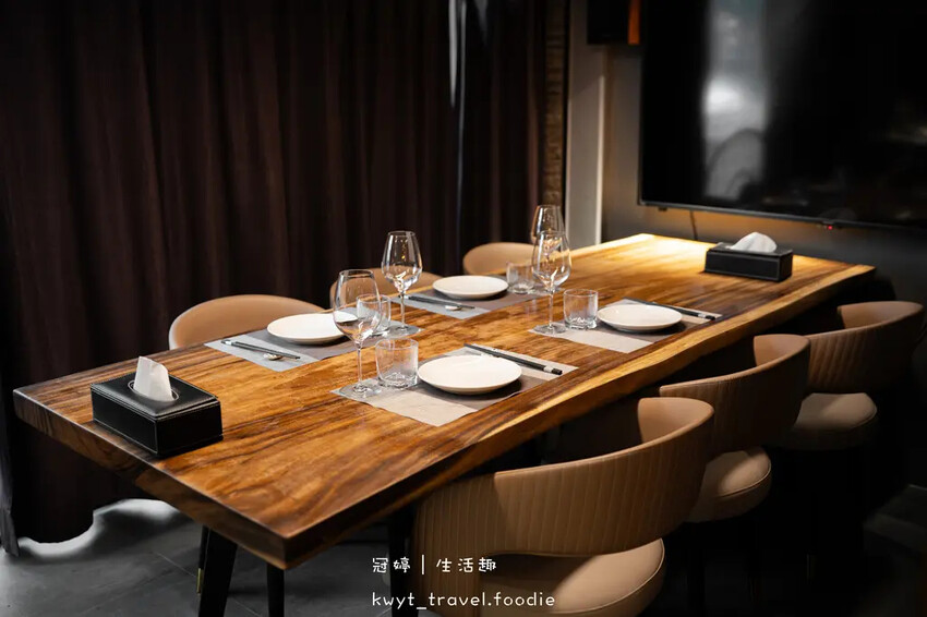 台北松山區餐酒館推薦_閑閑粵酒館，活體海鮮廣東菜，KTV包廂