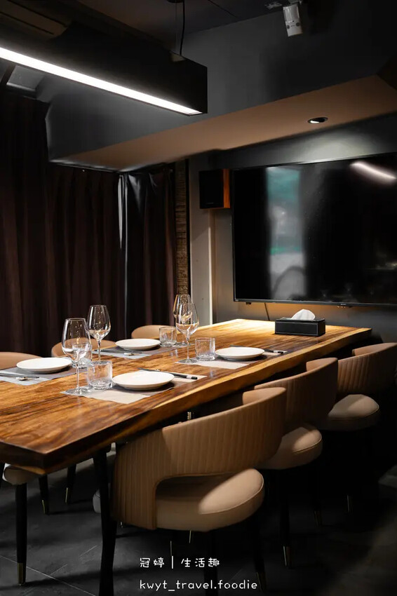 台北松山區餐酒館推薦_閑閑粵酒館，活體海鮮廣東菜，KTV包廂