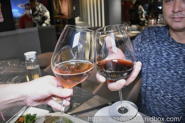 台北餐酒館推薦｜閑閑餐酒館 活體海鮮 粵式料理 私廚鐵板燒 慶生、小型聚會、包場、約會、閨蜜聚餐、春酒、尾牙 -  就是這樣。吃喝玩樂。愛漂亮部落格 - FashionGuide 華人時尚專業評鑑