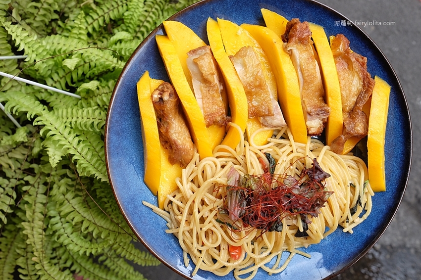 村口微光。台中逢甲義大利麵推薦 每日超限量！全台獨創「芒果義大利」， 期間限定、錯過等明年！ @蹦啾♥謝蘿莉 La vie heureuse