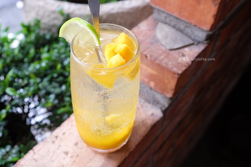 村口微光。台中逢甲義大利麵推薦 每日超限量！全台獨創「芒果義大利」， 期間限定、錯過等明年！ @蹦啾♥謝蘿莉 La vie heureuse