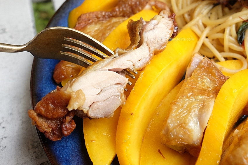 村口微光。台中逢甲義大利麵推薦 每日超限量！全台獨創「芒果義大利」， 期間限定、錯過等明年！ @蹦啾♥謝蘿莉 La vie heureuse