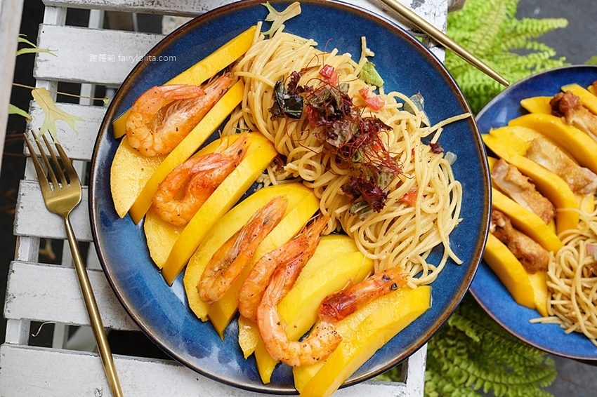 村口微光。台中逢甲義大利麵推薦 每日超限量！全台獨創「芒果義大利」， 期間限定、錯過等明年！ @蹦啾♥謝蘿莉 La vie heureuse