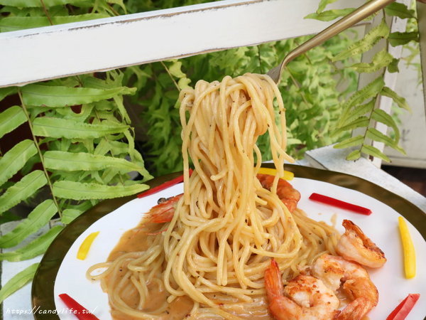 村口微光:台中美食│村口微光〃逢甲巷弄裡的創意義大利麵,好吃又好拍!