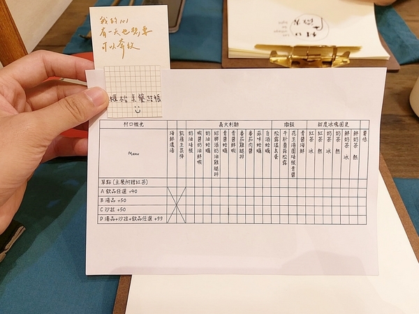 村口微光:村口微光-台中逢甲新店 古宅文青風搭配綠意植物點綴 餐點從餐具到內容都質感滿分 由內拍到外 捨不得放下手機