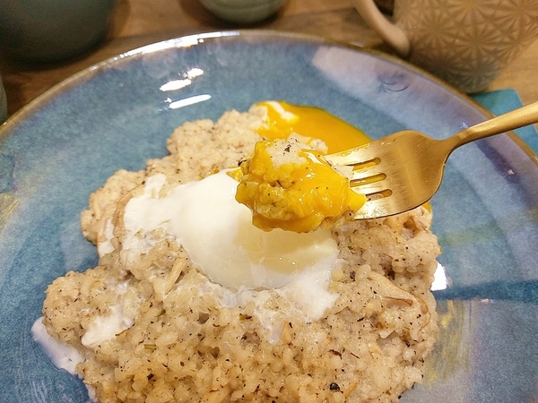 村口微光:村口微光-台中逢甲新店 古宅文青風搭配綠意植物點綴 餐點從餐具到內容都質感滿分 由內拍到外 捨不得放下手機