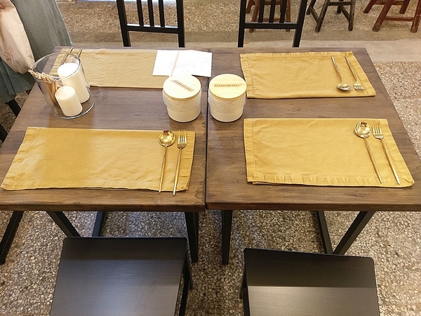 村口微光:村口微光-台中逢甲新店 古宅文青風搭配綠意植物點綴 餐點從餐具到內容都質感滿分 由內拍到外 捨不得放下手機
