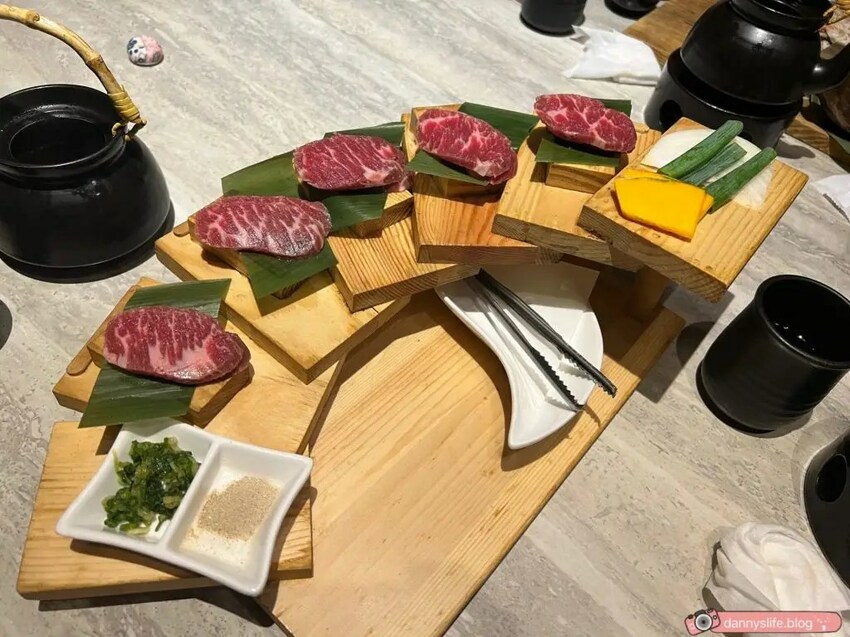 王品集團日式料理，燒肉、生魚片一次滿足！包廂座位用餐舒適～當月壽星還可抽好禮！丹尼的吃喝玩樂 dannyslife.blog
