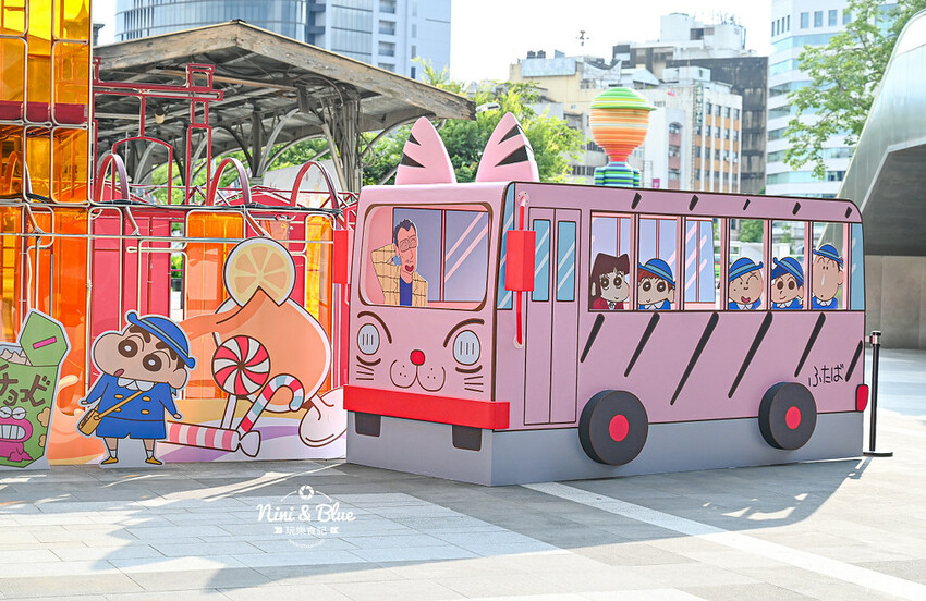蠟筆小新甜點世界大冒險 最終站在台中火車站，露屁股怪獸來襲，春日部防衛隊集合 @Nini and Blue  玩樂食記