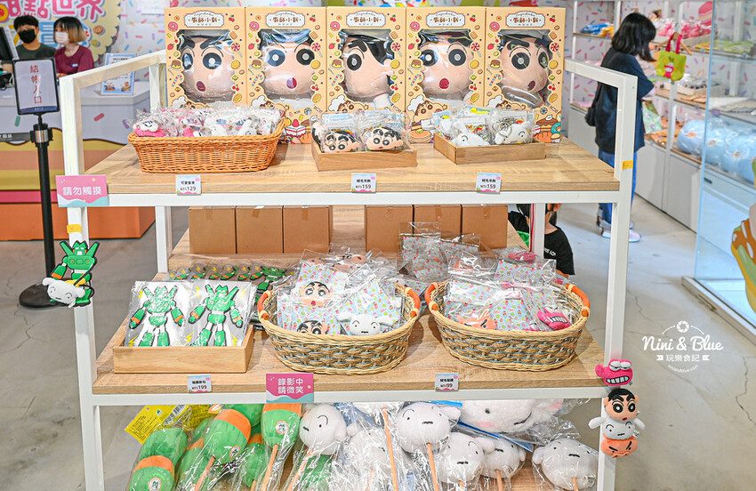 蠟筆小新甜點世界大冒險 最終站在台中火車站，露屁股怪獸來襲，春日部防衛隊集合 @Nini and Blue  玩樂食記