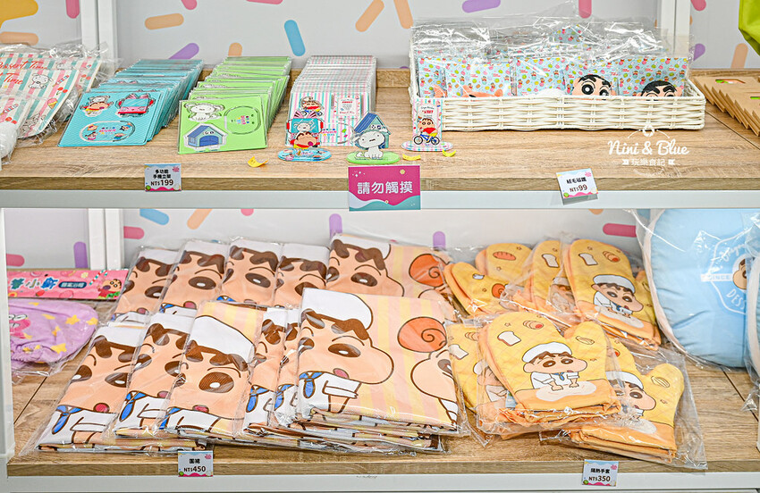 蠟筆小新甜點世界大冒險 最終站在台中火車站，露屁股怪獸來襲，春日部防衛隊集合 @Nini and Blue  玩樂食記