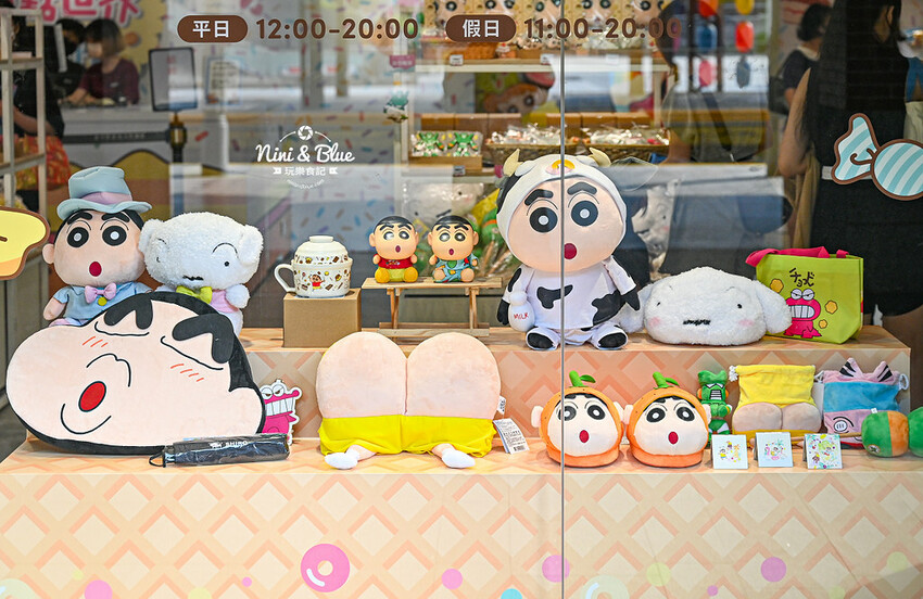 蠟筆小新甜點世界大冒險 最終站在台中火車站，露屁股怪獸來襲，春日部防衛隊集合 @Nini and Blue  玩樂食記