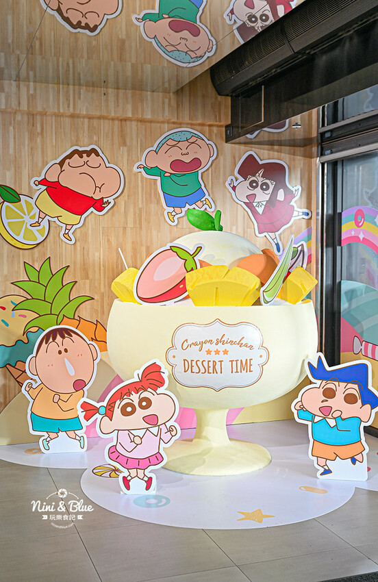 蠟筆小新甜點世界大冒險 最終站在台中火車站，露屁股怪獸來襲，春日部防衛隊集合 @Nini and Blue  玩樂食記