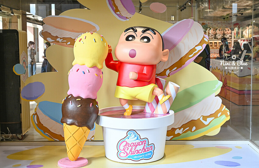 蠟筆小新甜點世界大冒險 最終站在台中火車站，露屁股怪獸來襲，春日部防衛隊集合 @Nini and Blue  玩樂食記