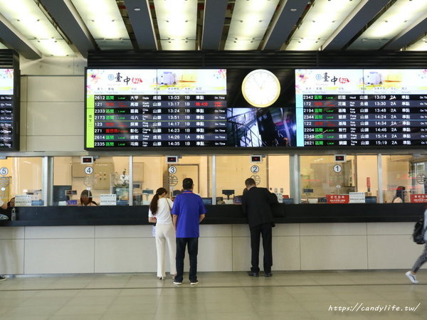 新台中火車站：台中景點│新台中火車站熱門打卡點！高八米半的期待旅行男孩，台中火車站前廣場也正式啟用囉～