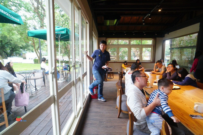 陽明山星巴克草山門市