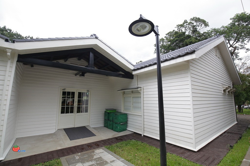 陽明山星巴克草山門市