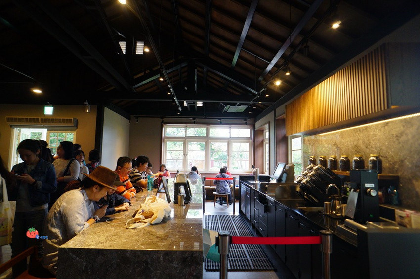 陽明山星巴克草山門市