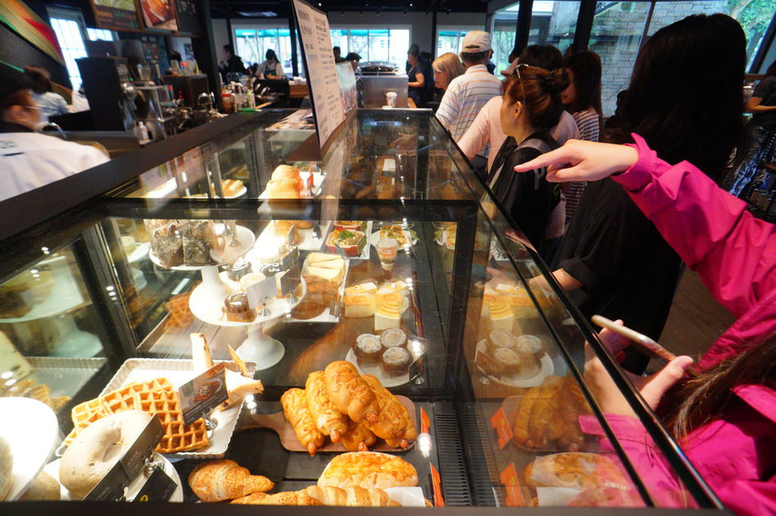 陽明山星巴克草山門市