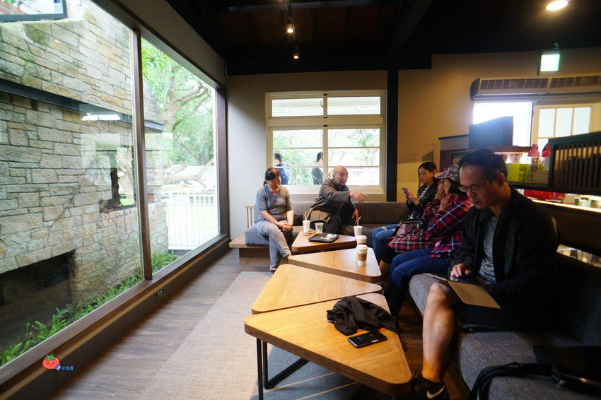 陽明山星巴克草山門市