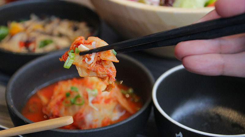 火山岩燒肉竹北旗艦店,貼心滿分服務/極盛牛豬勇士盤/松阪豬/梅花豬/霜降牛角切/PRIME肩夾板肉/哈根達斯/兒童友善餐廳