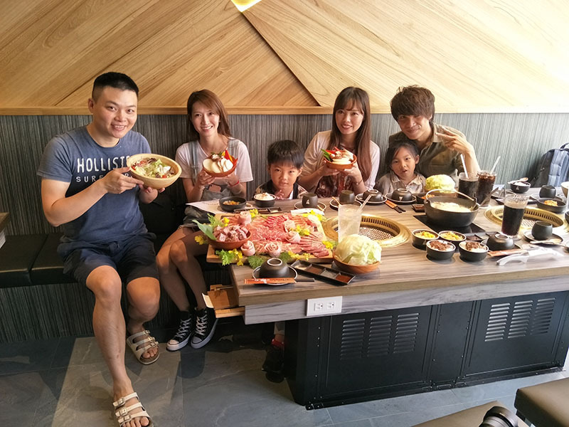 火山岩燒肉竹北旗艦店,貼心滿分服務/極盛牛豬勇士盤/松阪豬/梅花豬/霜降牛角切/PRIME肩夾板肉/哈根達斯/兒童友善餐廳