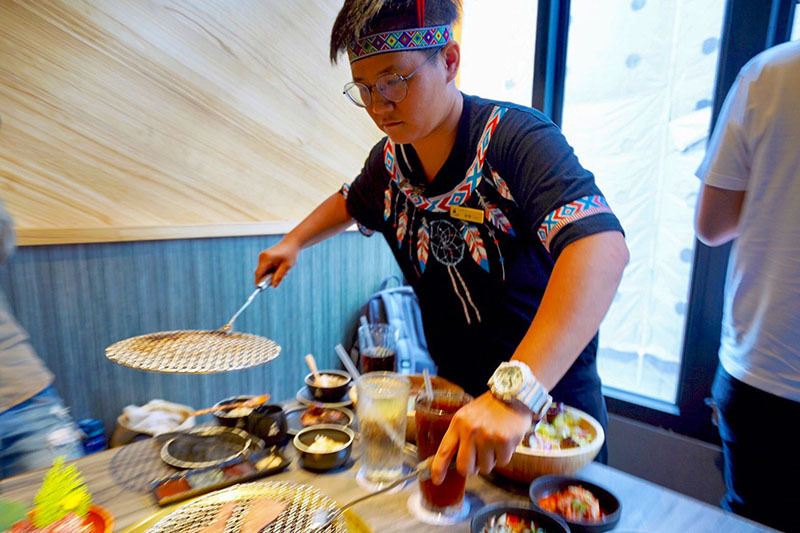 火山岩燒肉竹北旗艦店,貼心滿分服務/極盛牛豬勇士盤/松阪豬/梅花豬/霜降牛角切/PRIME肩夾板肉/哈根達斯/兒童友善餐廳