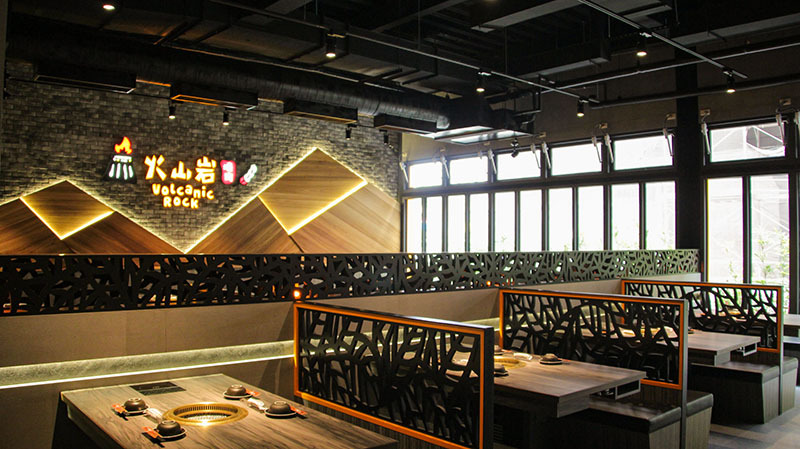 火山岩燒肉竹北旗艦店,貼心滿分服務/極盛牛豬勇士盤/松阪豬/梅花豬/霜降牛角切/PRIME肩夾板肉/哈根達斯/兒童友善餐廳