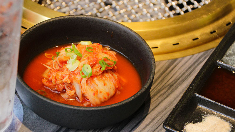 火山岩燒肉竹北旗艦店,貼心滿分服務/極盛牛豬勇士盤/松阪豬/梅花豬/霜降牛角切/PRIME肩夾板肉/哈根達斯/兒童友善餐廳