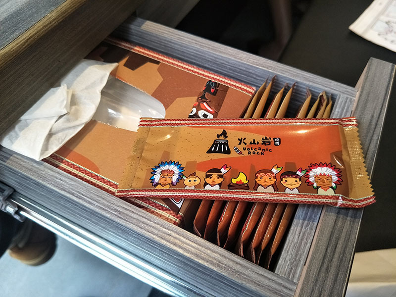 火山岩燒肉竹北旗艦店,貼心滿分服務/極盛牛豬勇士盤/松阪豬/梅花豬/霜降牛角切/PRIME肩夾板肉/哈根達斯/兒童友善餐廳